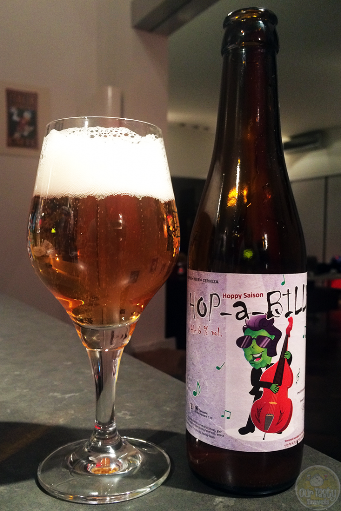 04-Oct-2015: Hop-A-Billy by 't Hofbrouwerijke. Hop and funk on the aroma. Hoppy bitterness with a little bit of fruity funk flavor. This is pretty good! 6% ABV. #ottbeerdiary