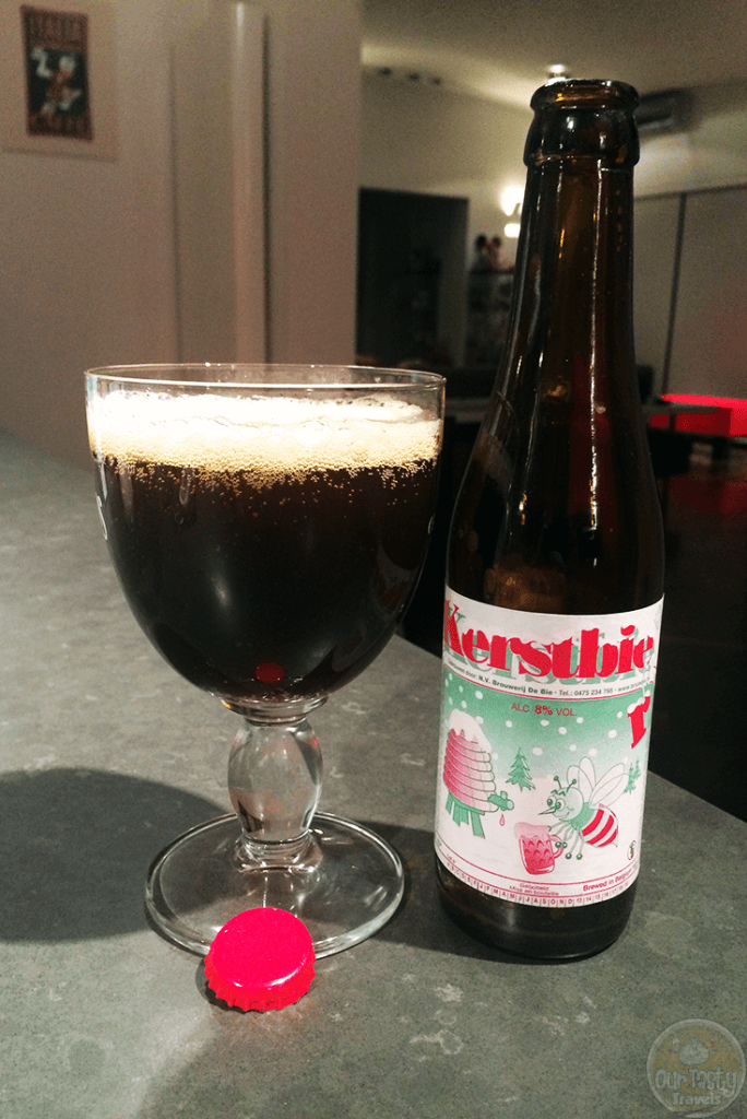 07-Dec-2015: Kerstbie by Brouwerij de Bie. Lots of carbonation. Slight sweetness. Very light bitterness. Decent. Not great. But ok. #ottbeerdiary #ottadvent15