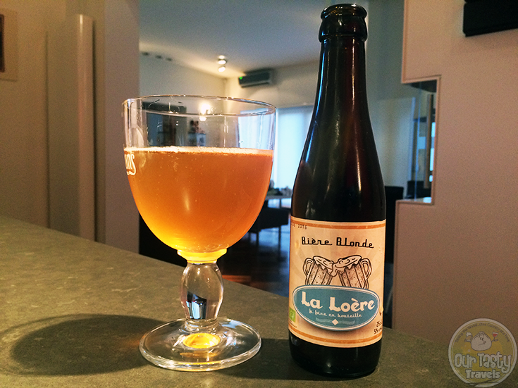 9-Jun-2015 : Bière Blonde by La Loère. A very nice, spicy aroma. Almost nutty. Flavor is not there to match. A little wheaty, but fairly watery. Wish it tasted as good as it smells. #ottbeerdiary