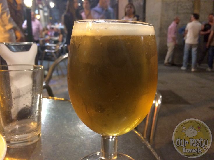 09-May-2015 : Mahou Clásica by Mahou-San Miguel. A basic lager, local from Madrid. #ottbeerdiary