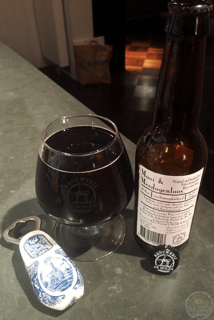 23-Oct-2015: Mooi & Meedogenloos by Brouwerij De Molen. Some chocolate aroma. Fairly strong alcohol bite. A little fruity. Decent. But not knocking my socks off. #ottbeerdiary