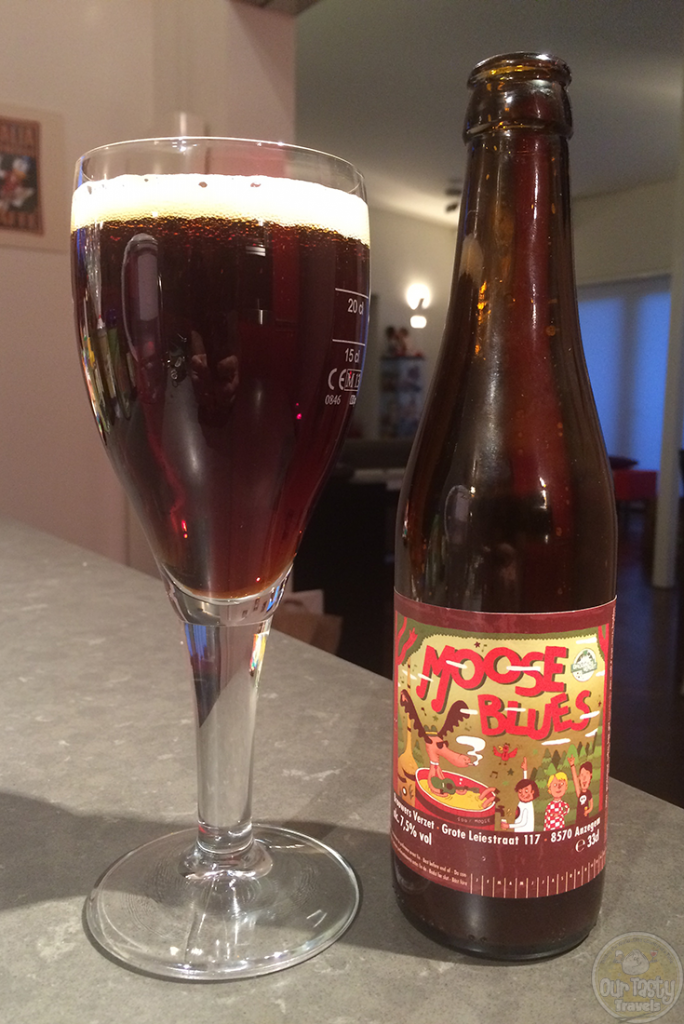 16-Sep-2015: Moose Blues by Brouwers Verzet. Smells sweet and a bit alcoholic. But not the taste. Taste is darker and more bitter. More in line its 7.5%. High carbonation in the mouthfeel, which may block some of the sweet in flavor of the richer flavors. #ottbeerdiary
