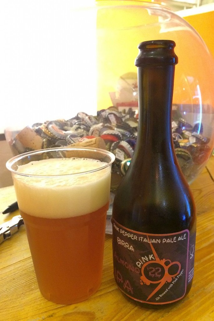 27-Jun-2015 : Pink Pepper Italian Pale Ale by Almond 22. A nice Italian IPA with decent bitter flavor, and a little spice. #ottbeerdiary #blogville