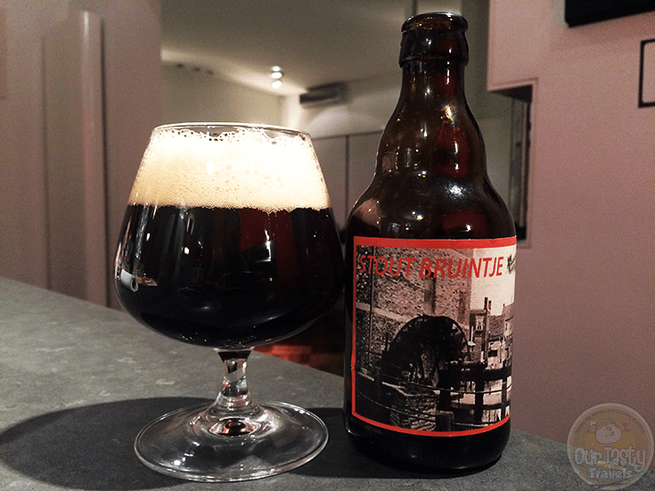 05-Oct-2015: Stout Bruintje by Brouwerij Eutropius. Lots of chocolate on the aroma. Mild, nothing too strong flavor wise. A little dark bitterness. 6.5% Abv. #ottbeerdiary