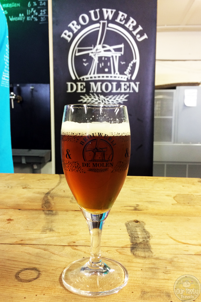 25-Sep-2015: Twenty-Five Grams by Brouwerij De Molen. Fruity and hoppy aroma. Citrusy bitterness, but not too astringent. Quite tasty! And in honor of Borefts, De Molen's 25 Grams = 2500!!! #ottbeerdiary